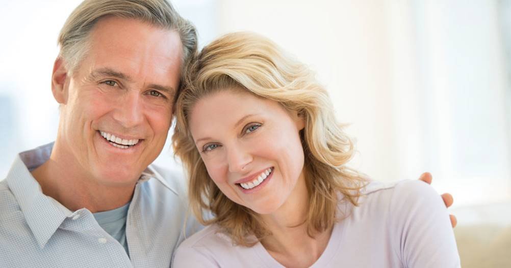 6 motivos para voltar a sorrir com implantes dentários
